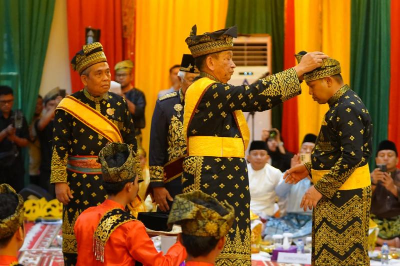 Gubri Abdul Wahid Sandang Gelar Datuk Seri Setia Amanah, PT Riau Petroleum Rokan Ucapkan Tahniah